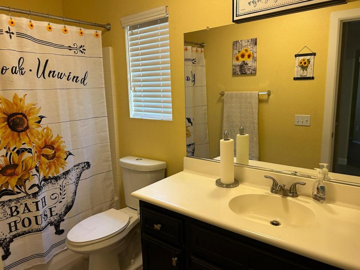 Villa Walking Distance To Stagecoach Indio Exterior foto