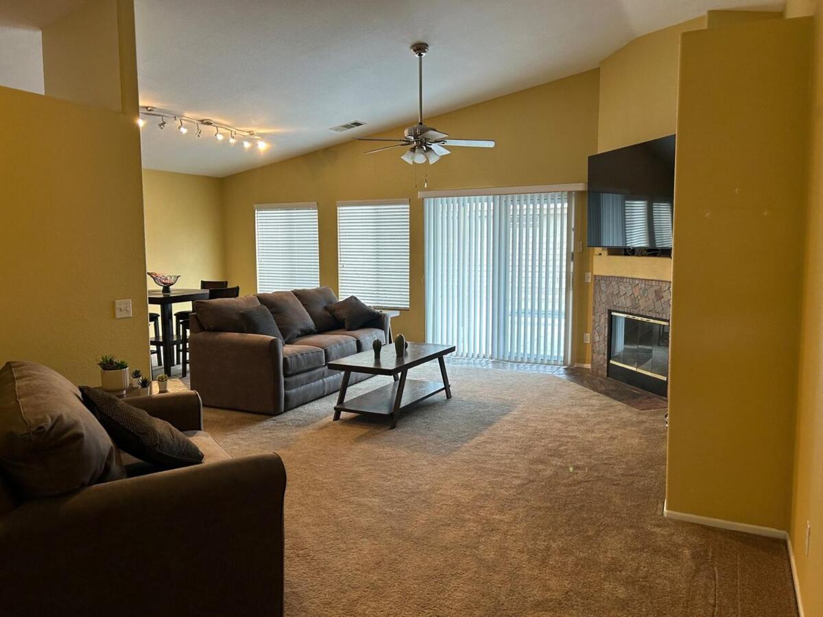 Villa Walking Distance To Stagecoach Indio Exterior foto