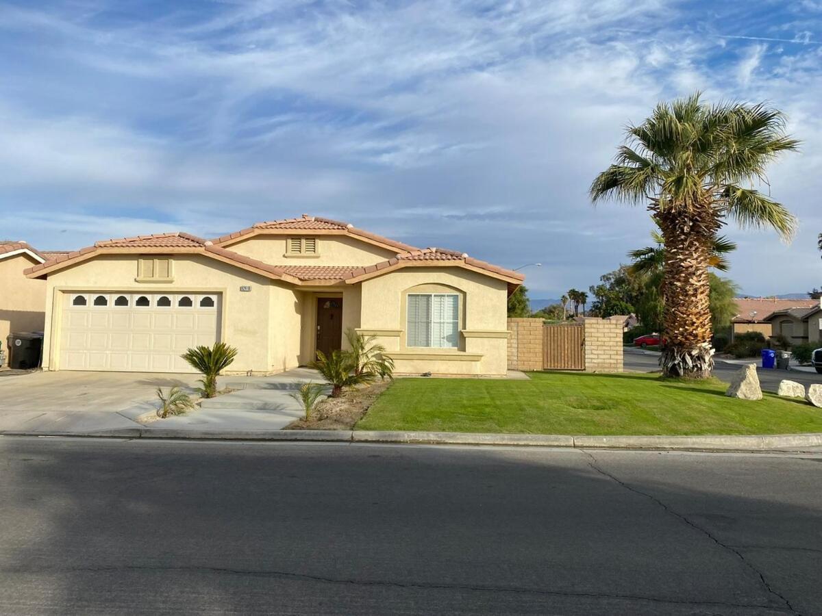 Villa Walking Distance To Stagecoach Indio Exterior foto